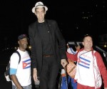 En Cuba, el hombre más alto del mundo