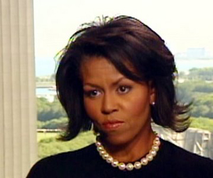 Aborta aterrizaje avión de Michelle Obama por error aéreo